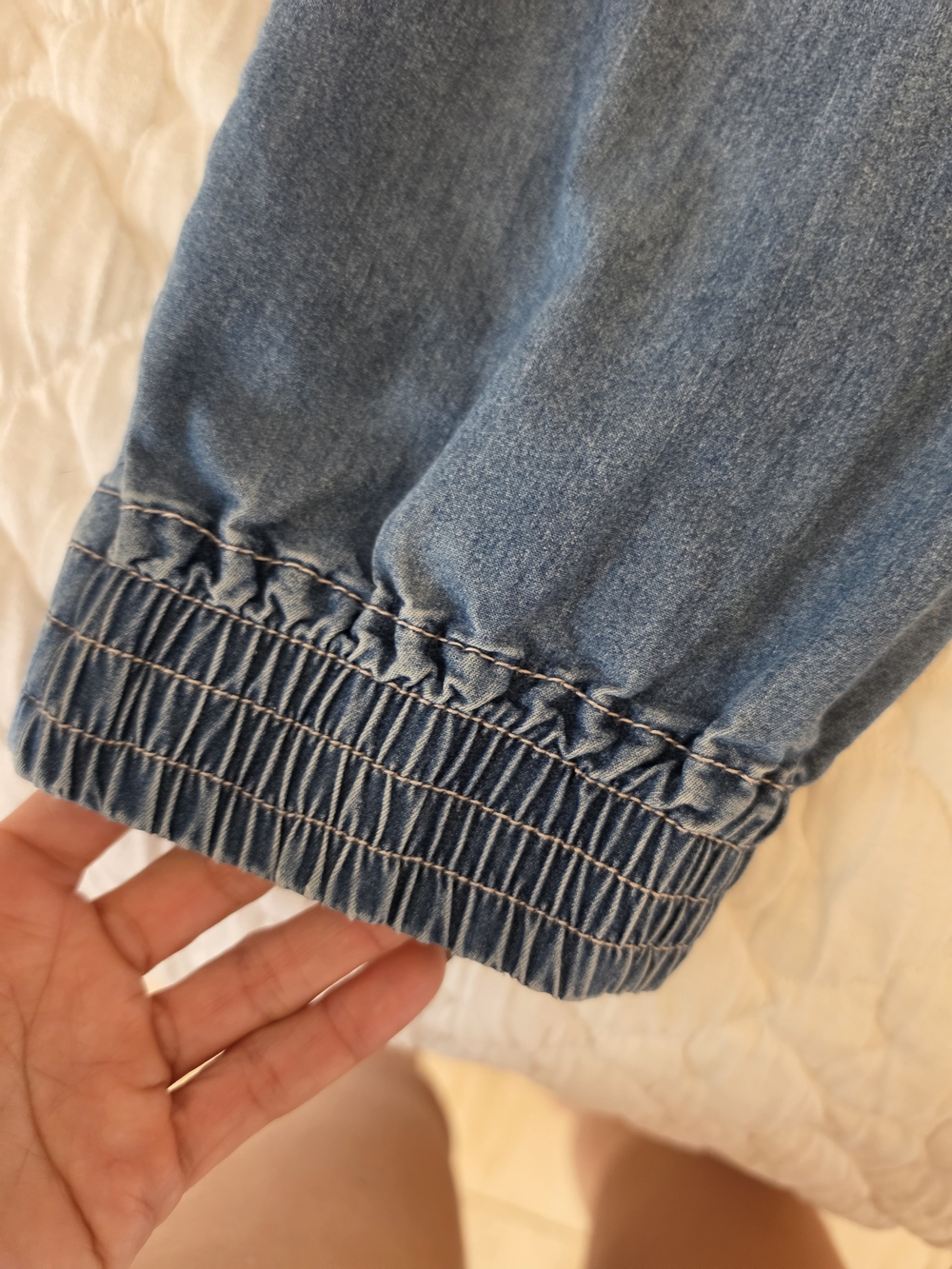 GUESS Low Rise Double-Button Light Blue Jeans - Picture 5 of 6